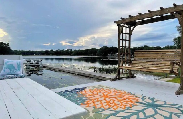 Relaxing Lakefront Cottage