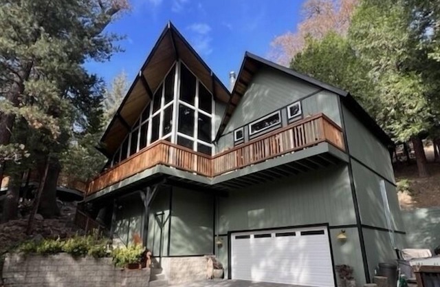 Relaxing Mountain Retreat with lots of decks and EV charging +AC