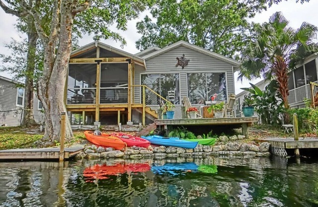 Relaxing Overlook Retreat - Kayaks and Turtles | Family Friendly!