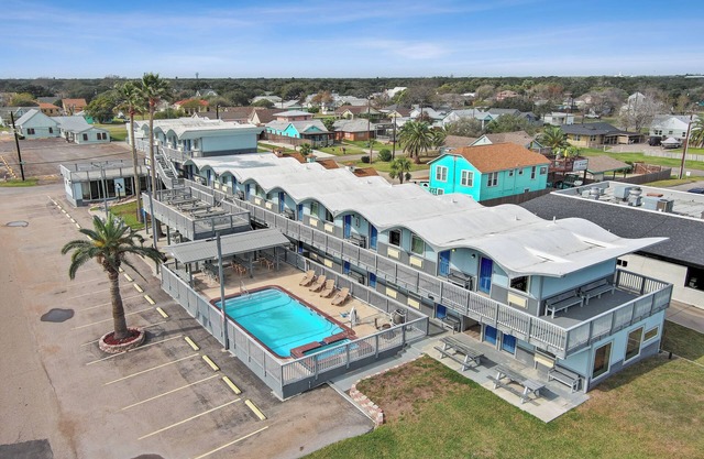 Relaxing Rockport beach getaway, pool and fun