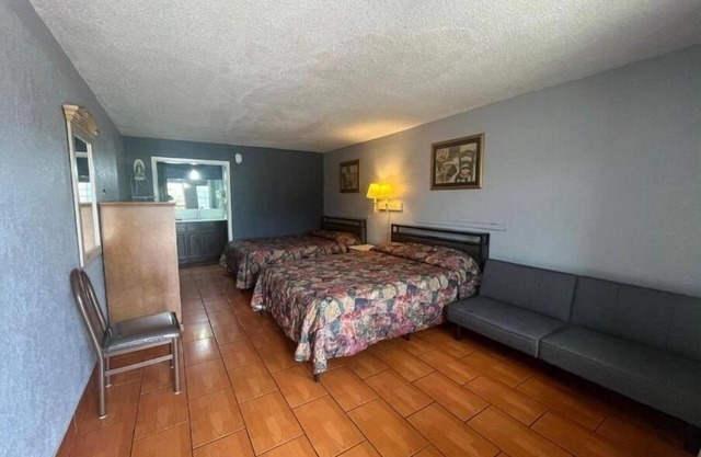 Relaxing Room w/Pool Near Children’s Museum & Zoo