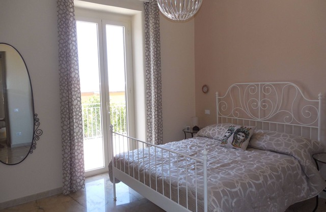 RELAXING VACATION RENTALS CLOSE TO CITY CENTER - LATE CHECK-OUT INCLUDED!