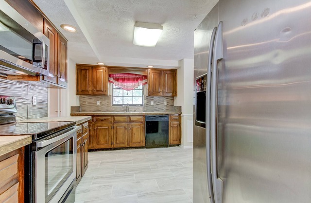 Relocating? (5/3) w/pool