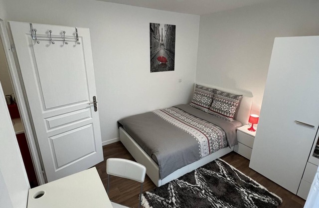 Remarkable 1-Bed Apartment in Rosny-sous-Bois
