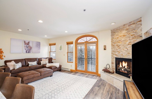 Remodeled 1-Bedroom Condo With Great Views From Private Deck