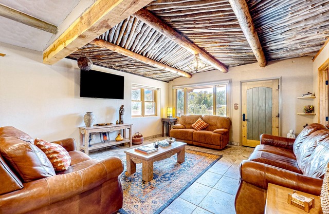 Remodeled home with spectacular view of El Salto Mountain & fireplace - dogs ok