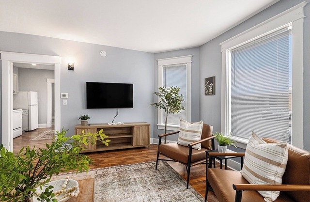 Remodeled, Mins to Beach & Downtown, Downstairs