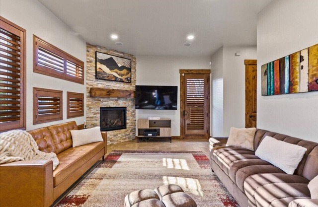 Reno Basecamp | 2 King Suites, Walk to Food & Fun