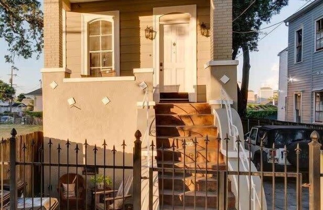 Renovated 1BD Steps to St Charles Ave & Street Car