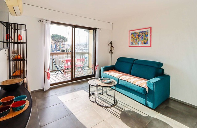 Renovated 2-room apartment in Port Grimaud - A/C, WIFI, Balcony