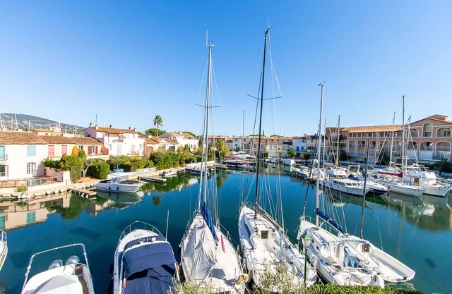 Renovated 3-room apartment with wide balcony Port Grimaud - WIFI, A/C