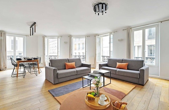 Renovated and modern 4BD for 12 guests!