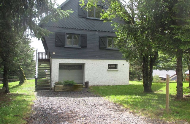 Renovated Chalet for 10 Guests with Parking near Super Besse