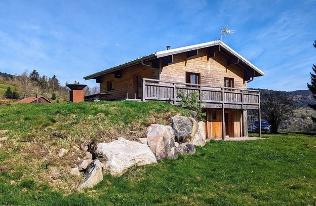 Renovated chalet with terrace and fireplace in Ventron