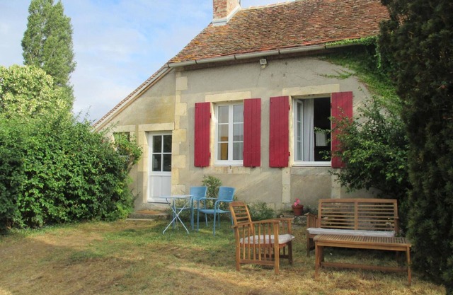 Renovated cottage with garden, pets allowed