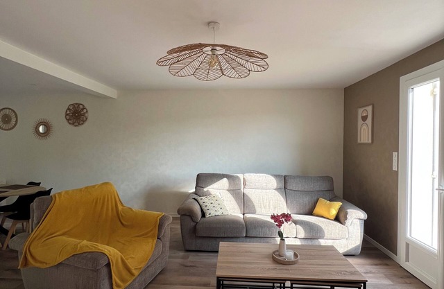 Renovated country house close to amenities. Pets welcome.