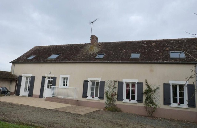 Renovated farmhouse with terrace, internet, and garage near Vallon-sur-Gée