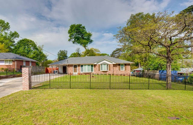 Renovated Home: Yard, 11 Mi to Dtwn Atlanta!