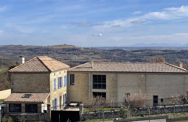 Renovated house, Drôme des collines, near horse factor, valrhona, enclosed garden