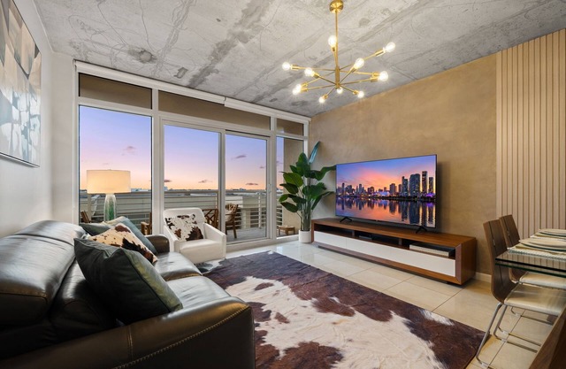 Renovated! Midtown Condo DrinkBar Garage Pool BBQ Gym MiniGolf PingPong Foosball