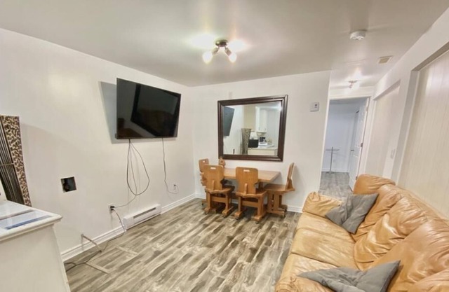 Renovated Private Apartment near Ottawa - Clean & Quiet