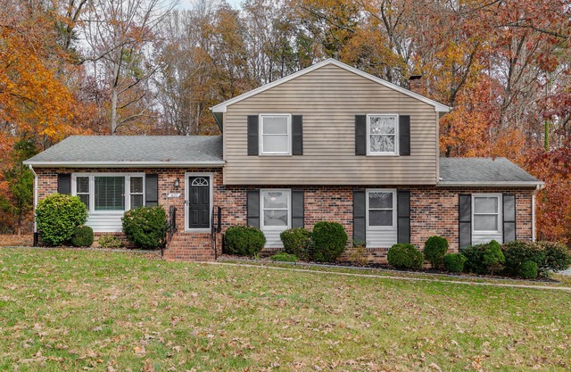 Renovated Southside Suburban Sanctuary In Highly Sought After Suburb
