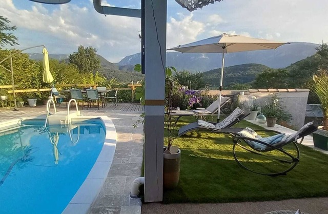 Renovated villa with pool at the foot of the Aude Pyrenees. exceptional view