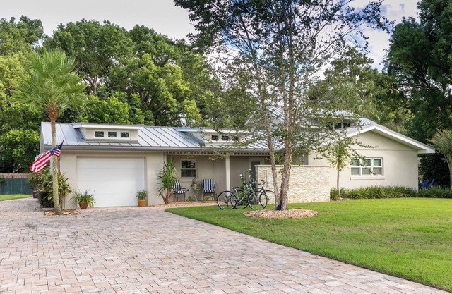 RENT 2 nights Get 1 night FREE! Pristine lodging! 5min to DT Mt. Dora!