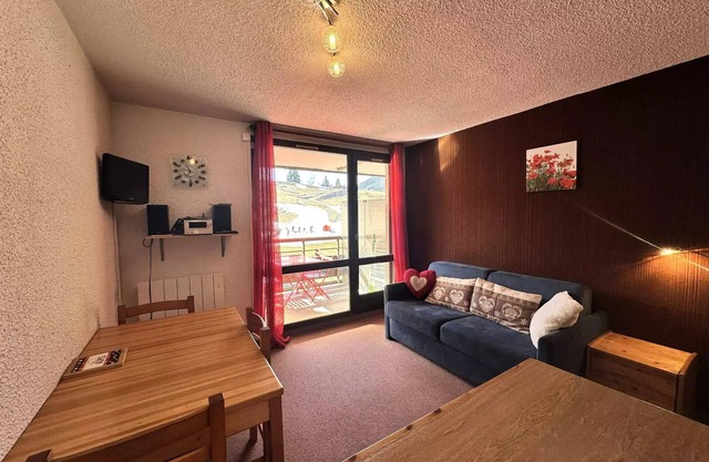 Residence La Piscine - Residence close to the centre of Villard de Lans, near the sledge park of Colline des Bains