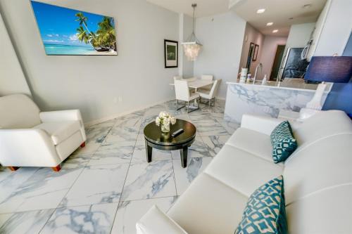 Resort condo w beach access & pools