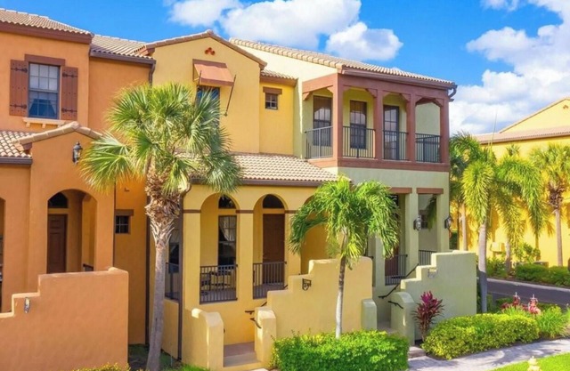 Resort home, walk to it all, swim in two lush resort pools,