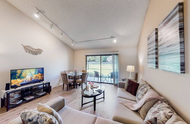 Resort living golf getaway with country club, near Joshua Tree National Park