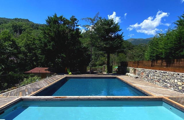 Resort San Giacinto ancient country house surrounded by greenery.