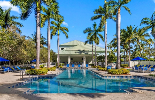 Resort Style 3 Bed/4 Bath Townhouse in Paradise