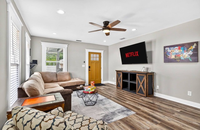 Rest & Recharge | Modern Comfort Near Downtown