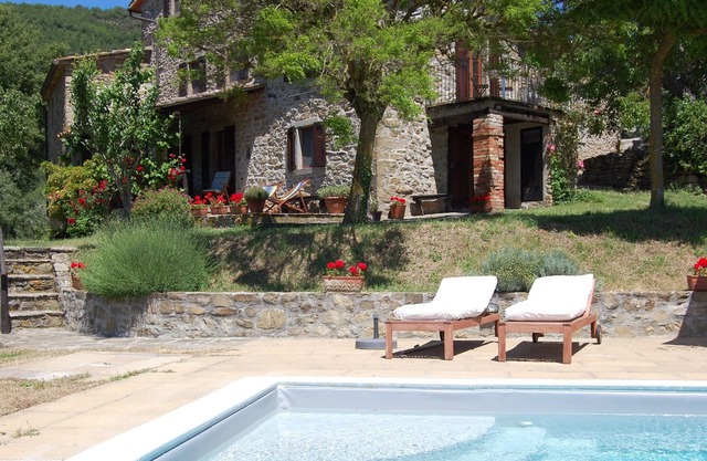 Restored farmhouse with private pool on Umbria/Tuscany border, breathtaking view