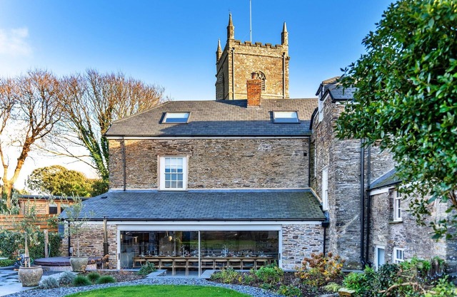 Restored House in Padstow with Hot Tub