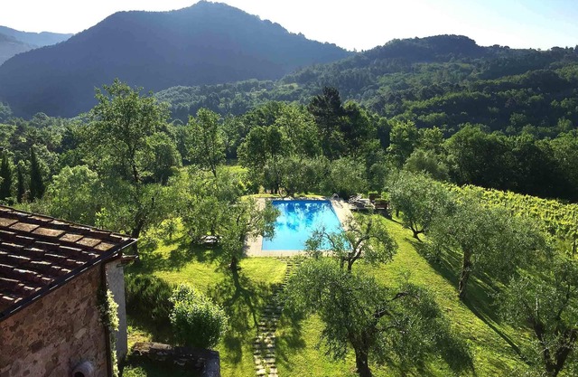 Restored Tuscan farmhouse priv pool, terraces/gardens, beautiful panoramic views