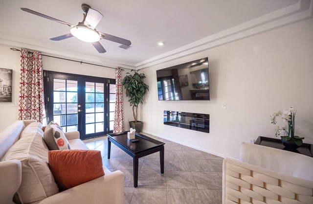 Retreat 3BD/2BA Home 1,278 sqft Sleeps 6
