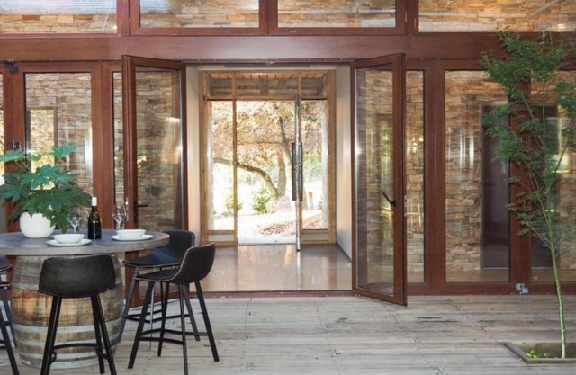 Retreat On Albert - Architectural and Walk Into Town