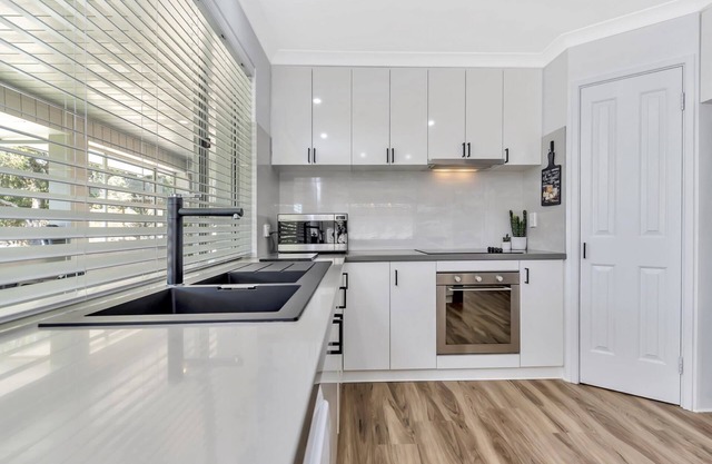 Retreat on the Murray. Riverfront modern home with private jetty.