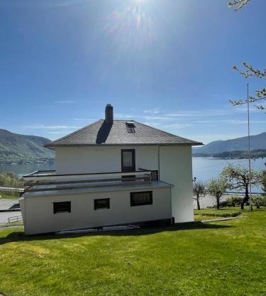 Retro hus med fin beliggenhet