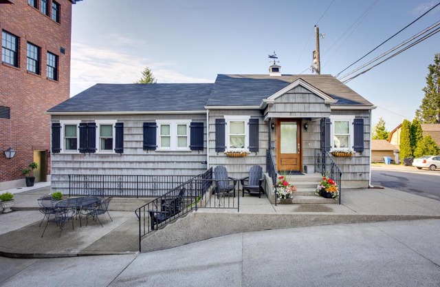 Retro-Style Home in Ruston Walkable Location!