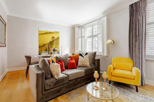 Revamped & LuxXe for Covent Garden Lovers! Adorable City Home for Families & Friends
