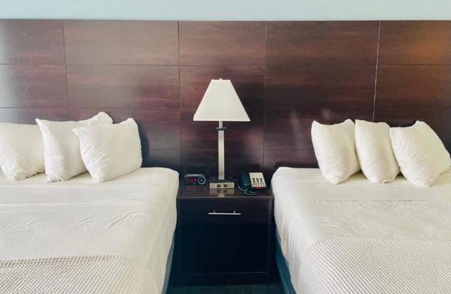 Revel In Aesthetic Charm! 2 Ergonomic Units, Minutes’ drive from JB Wells Park