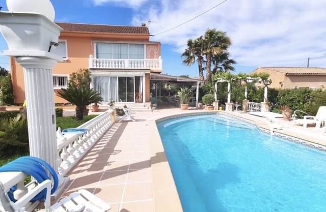 Rez de Villa de Charme Pour 5 Personnes Proche Commerces et Plages à 15 Minutes