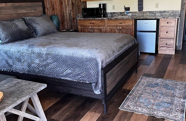 Rhodopa Lodge at Yellowstone rooms