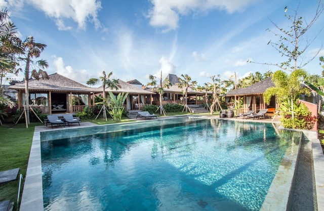Rice Field View 5BR Villa - W/Jacuzzi & Swimming Pool!