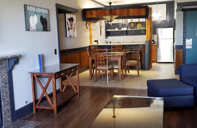 Ridge Resort by Heavenly ski, Near Casinos, Shops Dining; Dogs OK. 2 Units avail