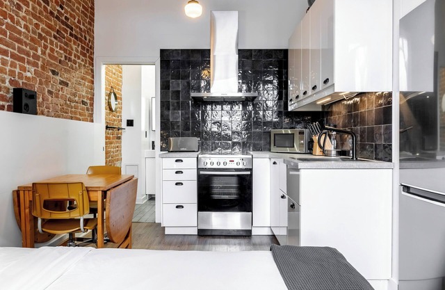 Rififi Studio | WIFI | TV | Balcony | AC